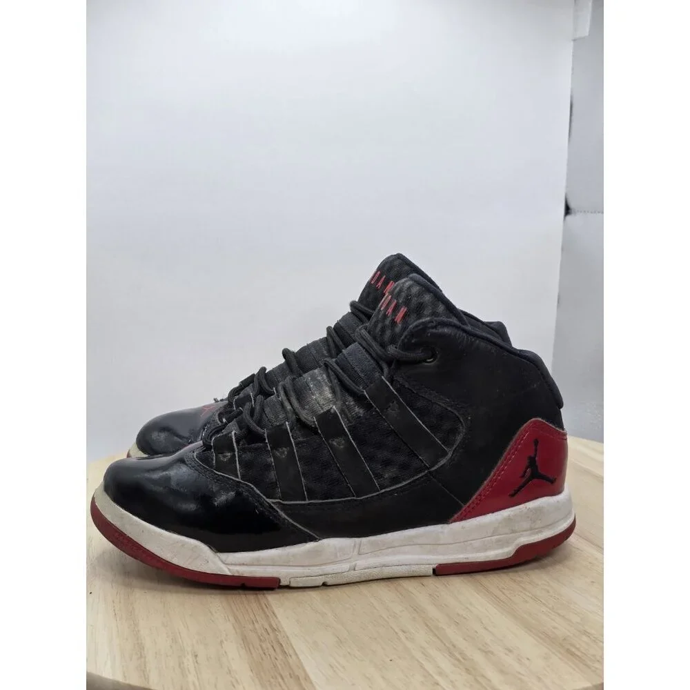 Nike Jordan Max Aura PS Black Gym Red Size 13.5C AQ9216-006 Kids Shoes - Picture 1 of 8